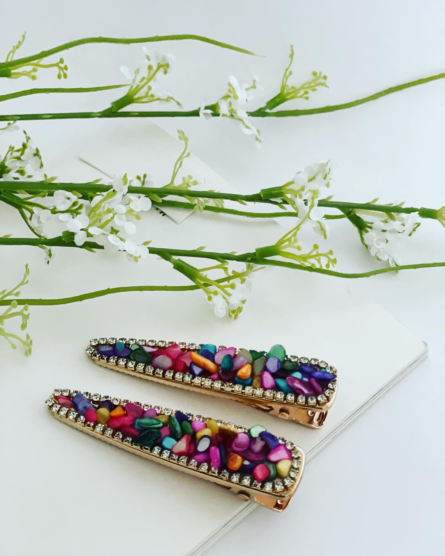 Multicolor pebble stone hair clips