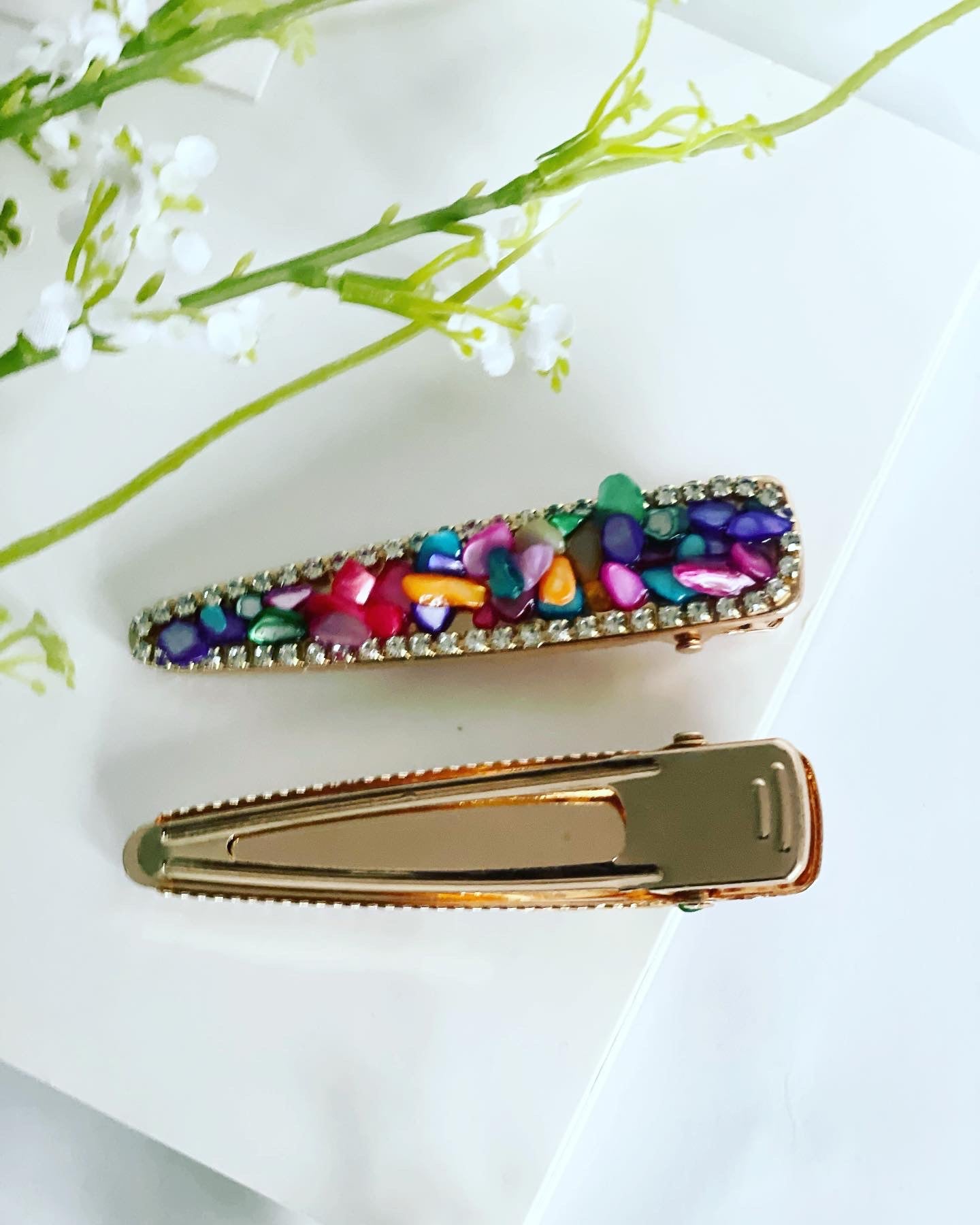 Multicolor pebble stone hair clips