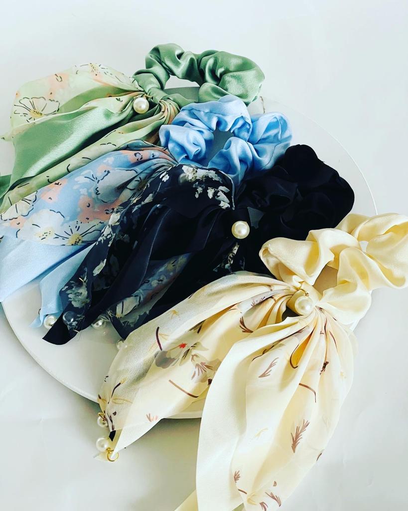 Pearl scrunchies set of 4